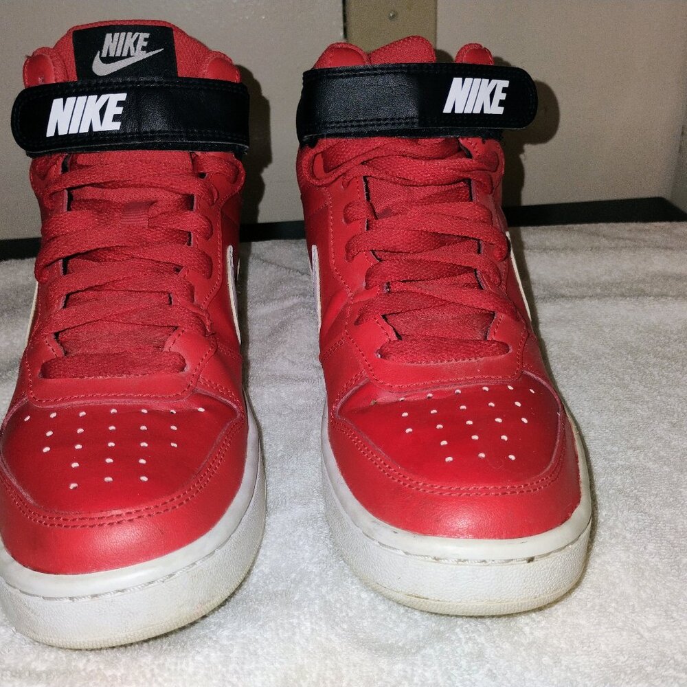 Nike Red Sneakers Sleek and Durable